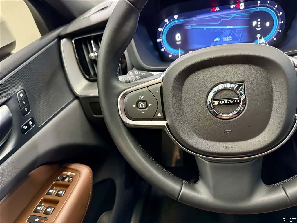 Volvo XC60, 2025 15