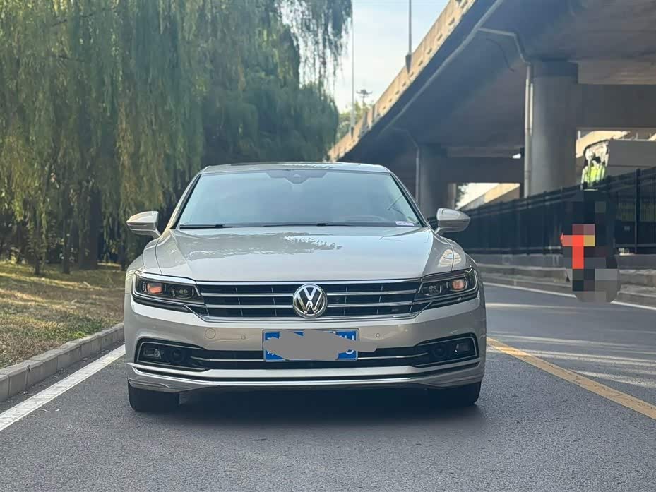 Volkswagen Huiang