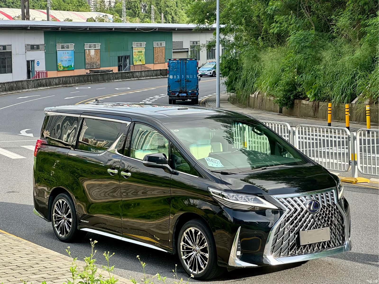 Lexus LM, 2021 3