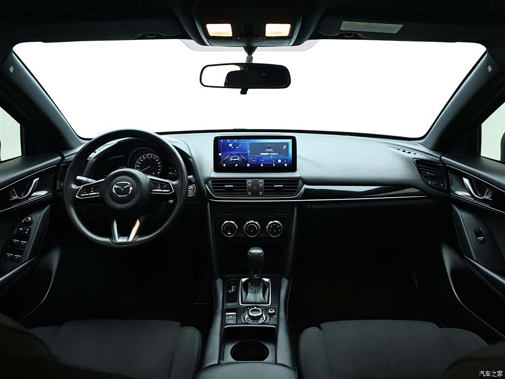 Mazda CX-4, 2023 15