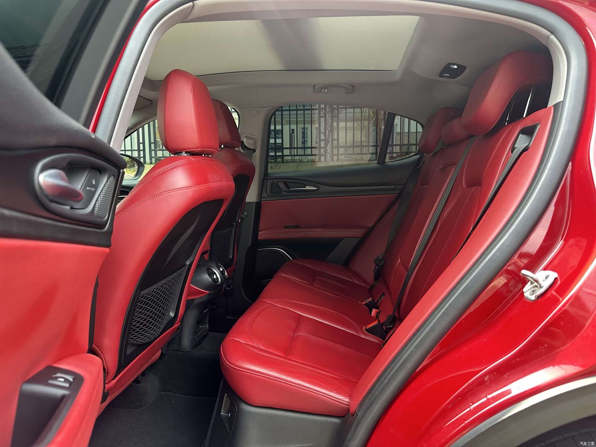 Alfa Romeo Stelvio, 2018 6