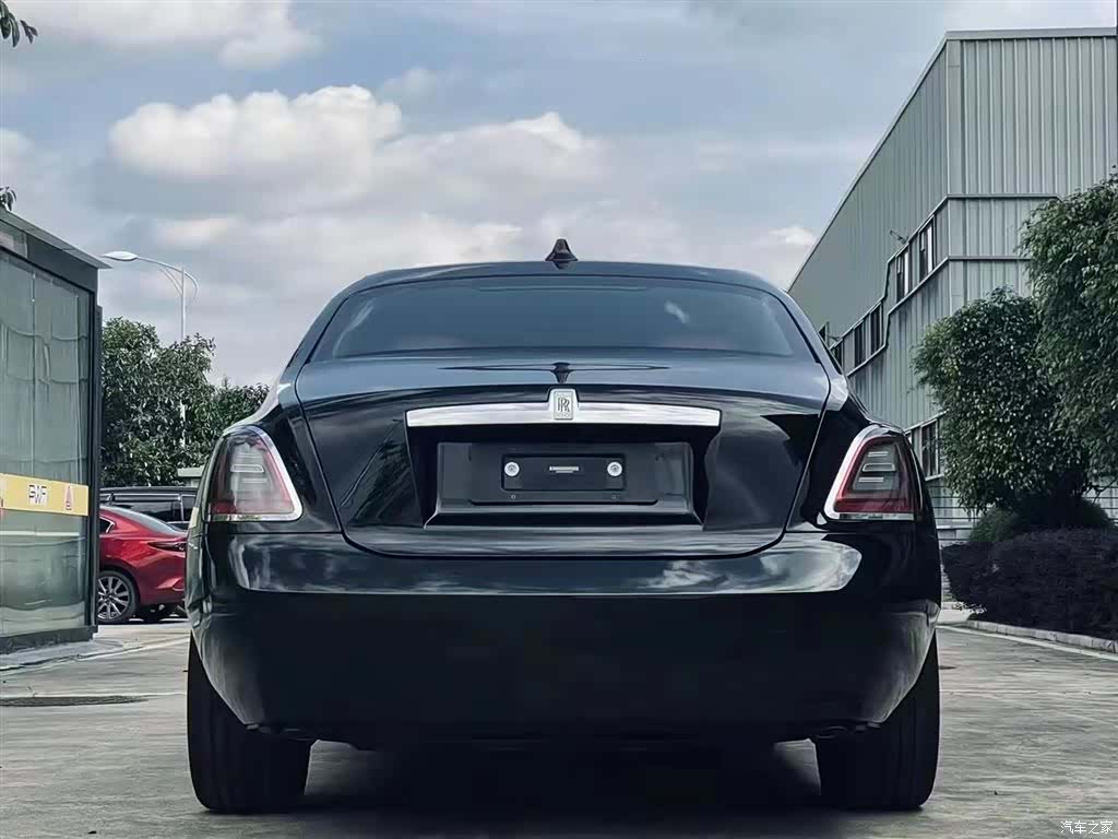 Rolls-Royce Ghost, 2022 8