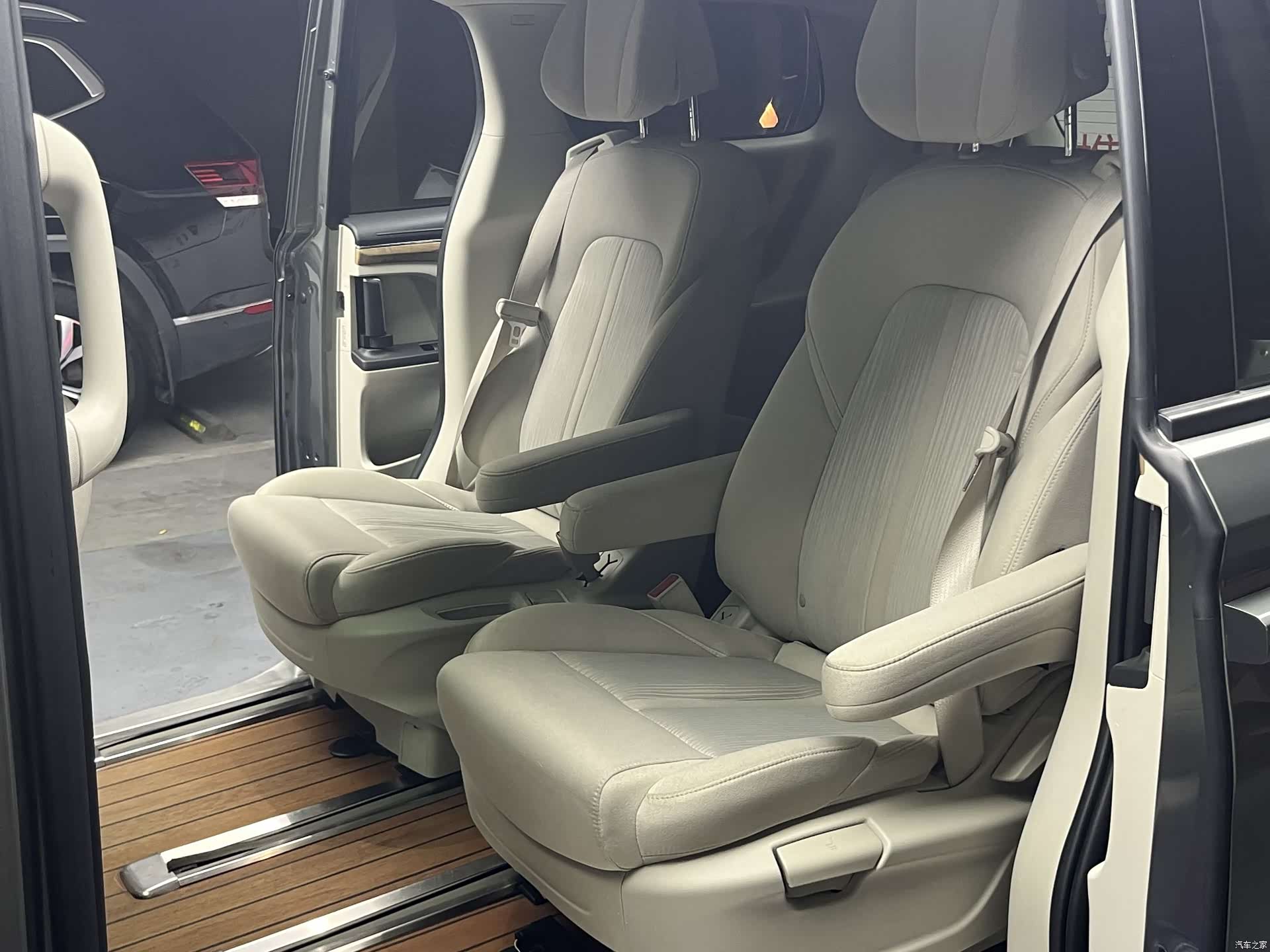 Buick GL8, 2019 24