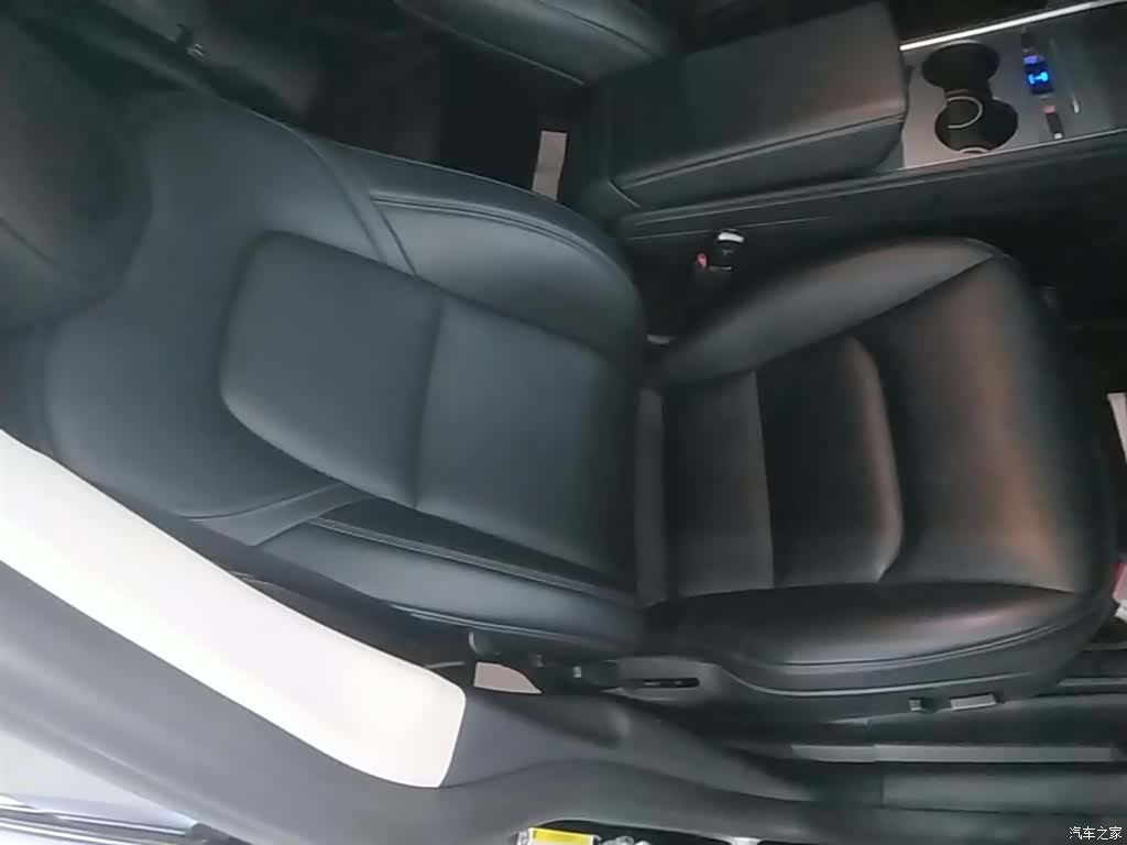 Tesla Model Y, 2023 25