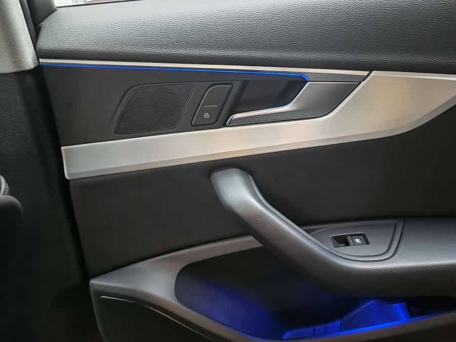 Audi A4L 2021, фото 14