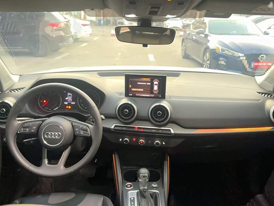 Audi Q2L