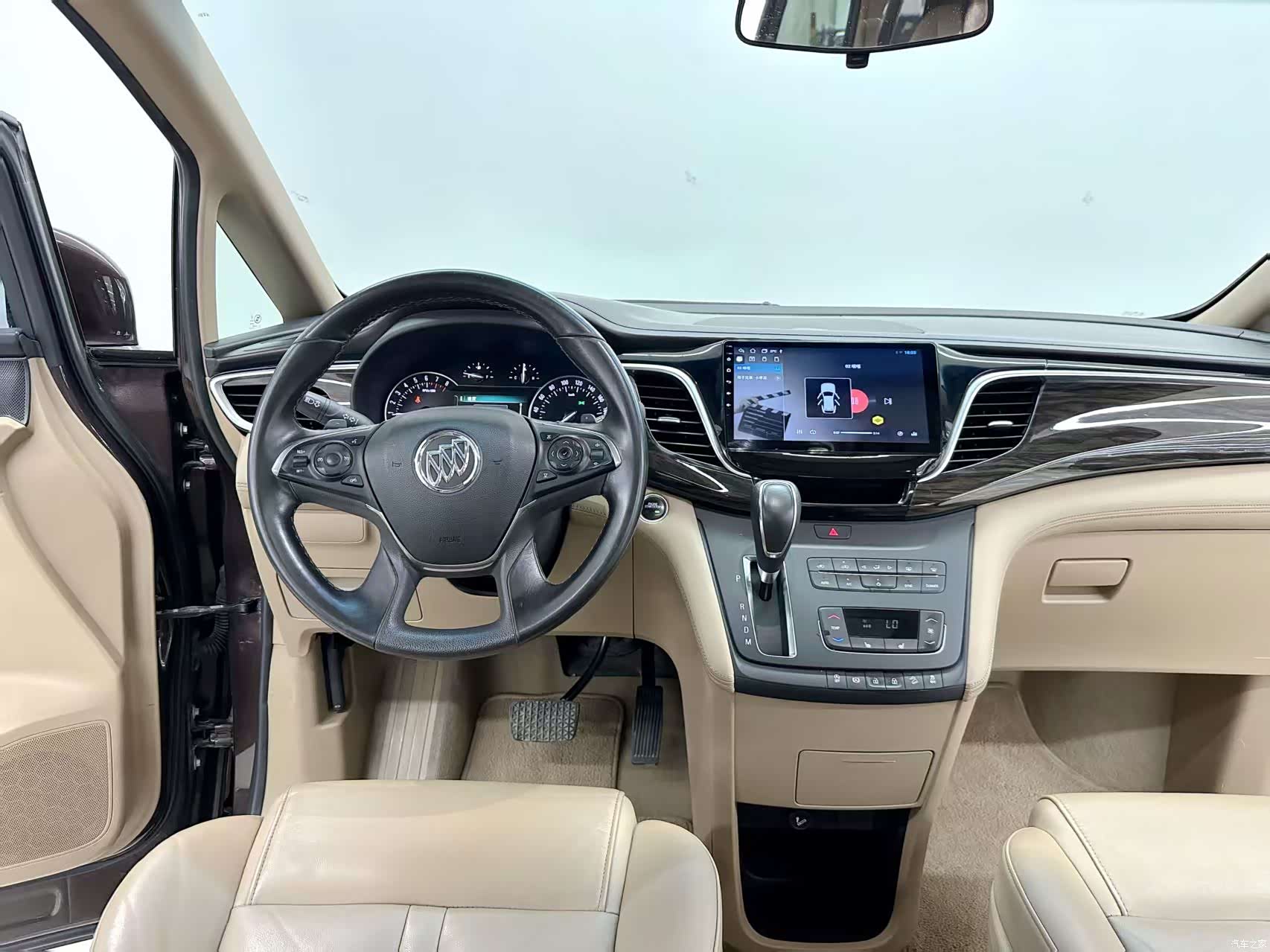 Buick GL8, 2018 13