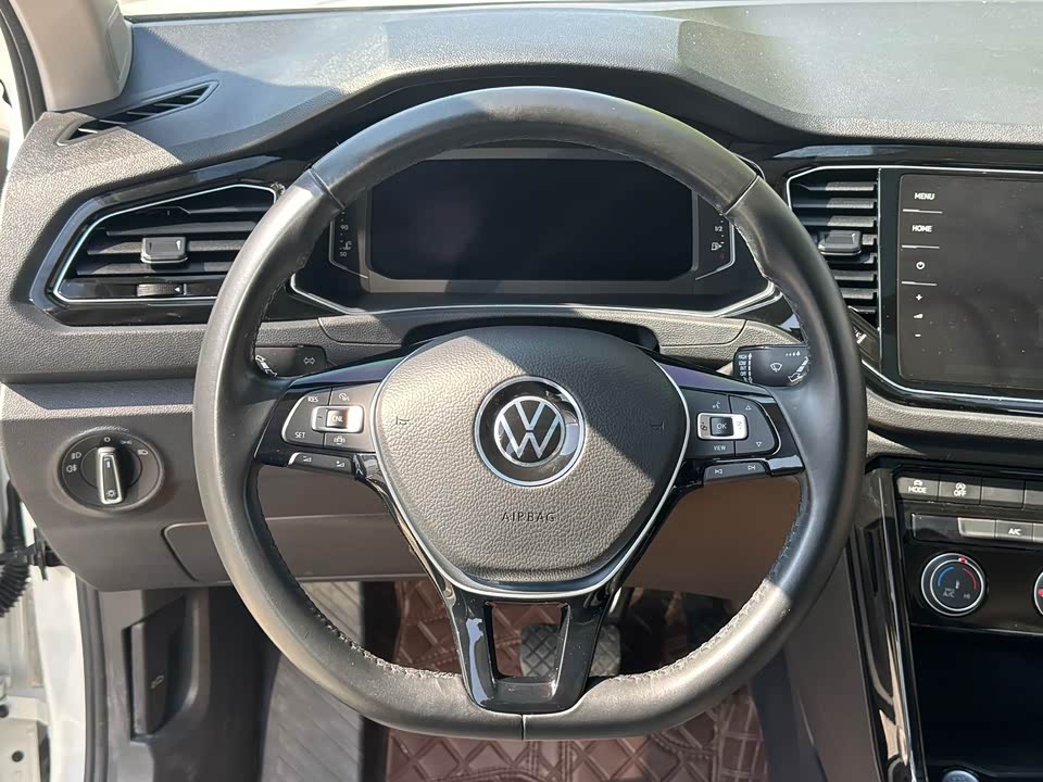 Volkswagen T-ROC exploring Songs