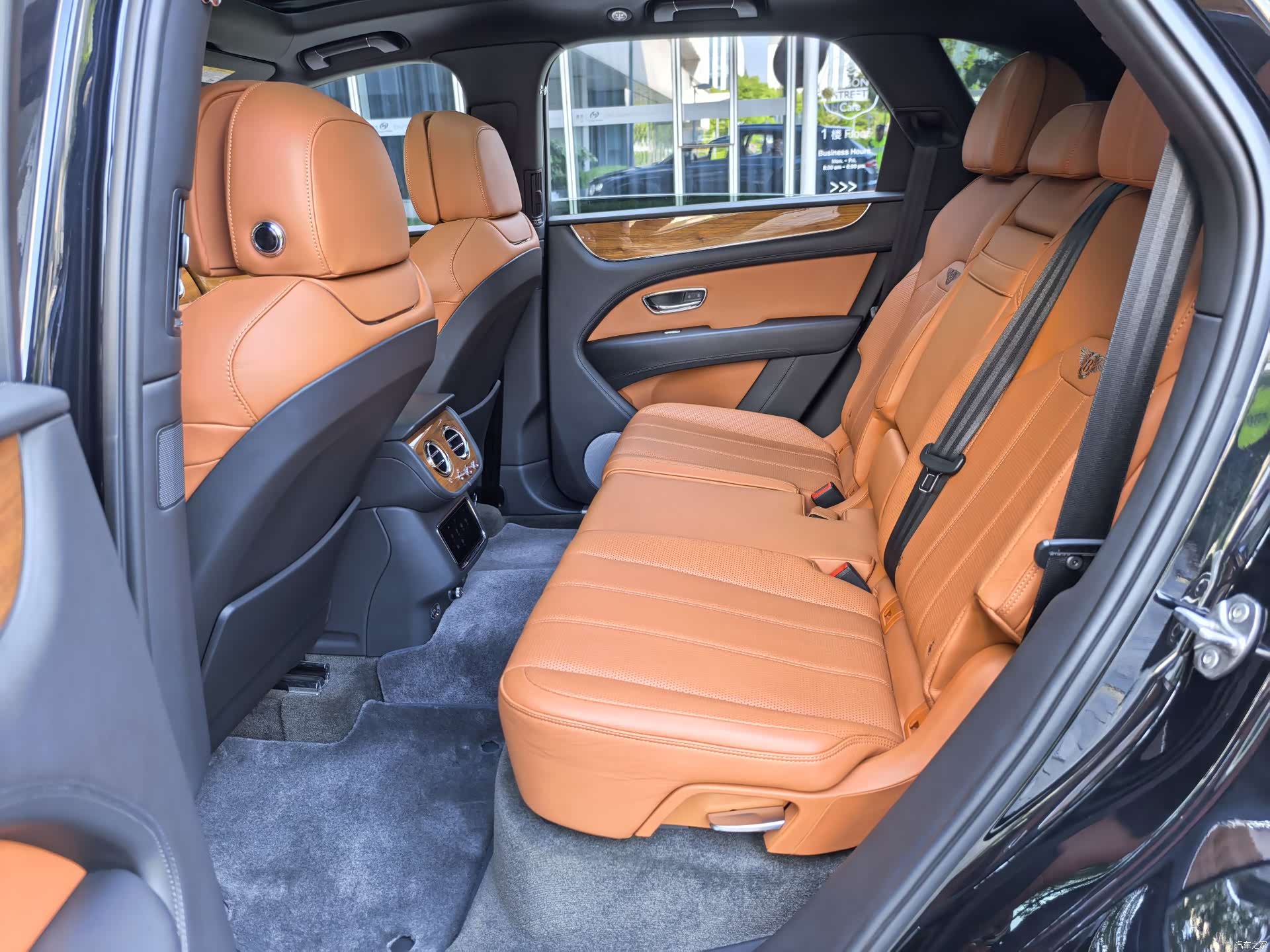 Bentley Bentayga, 2021 29
