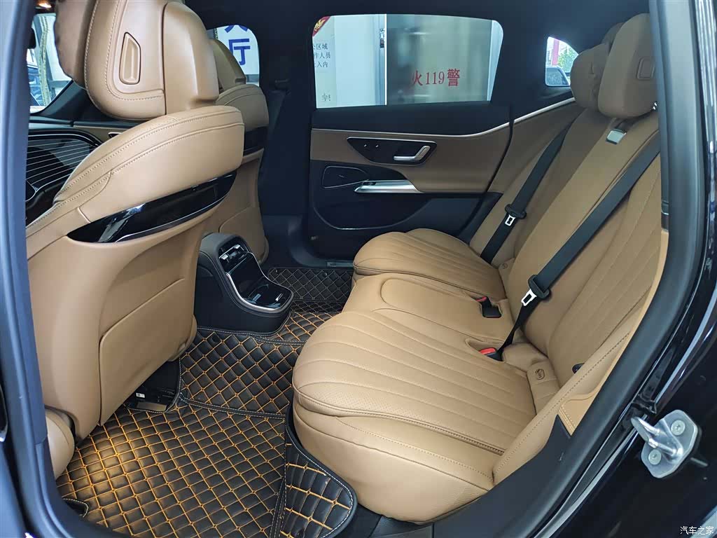 Mercedes-Benz E-Class, 2024 10