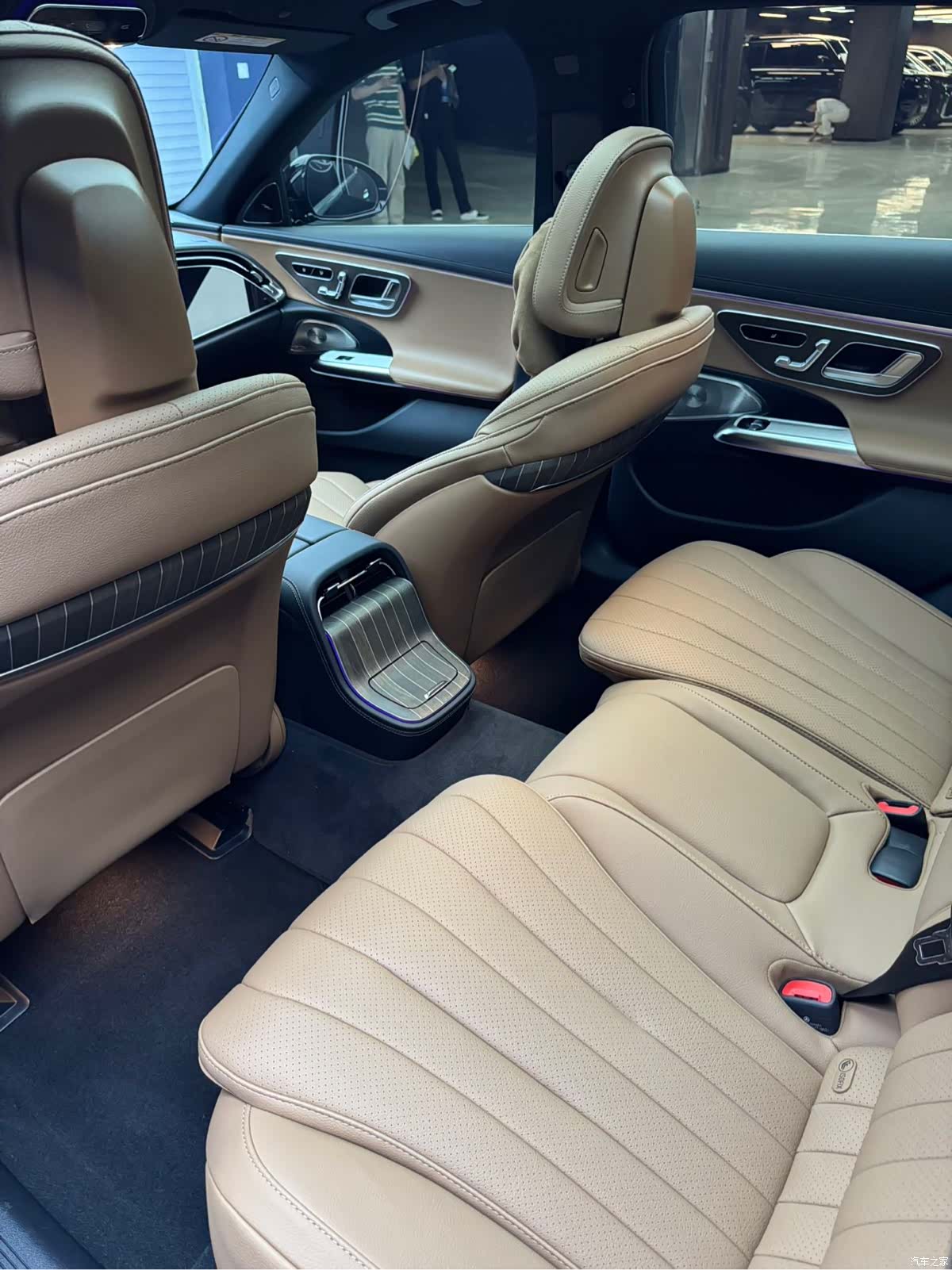 Mercedes-Benz E-Class, 2025 10