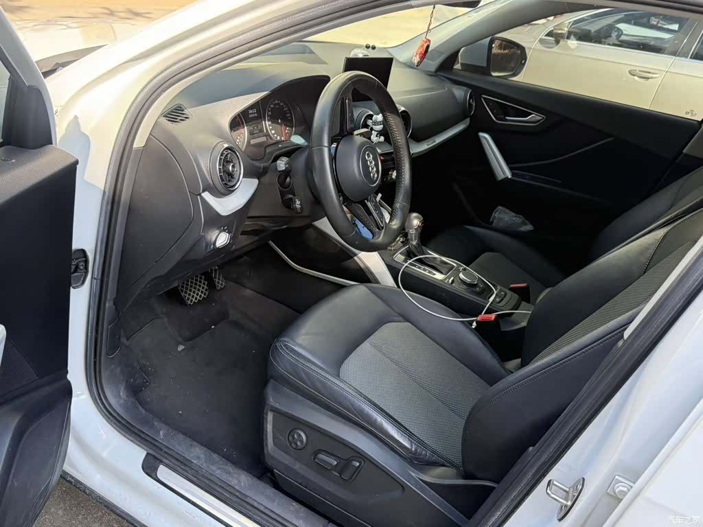 Audi Q2L, 2019 все фото