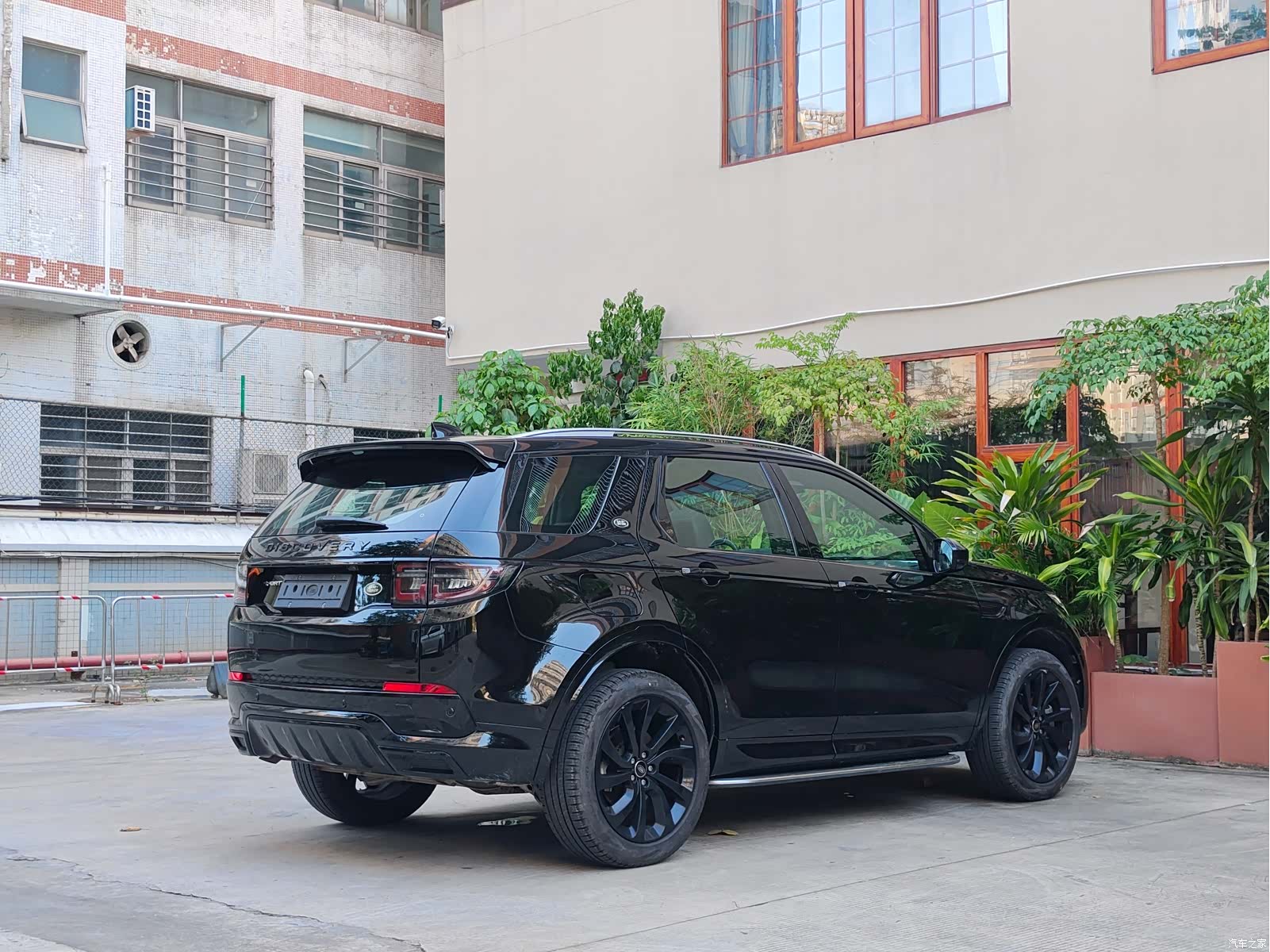 Land Rover Discovery, 2023 6