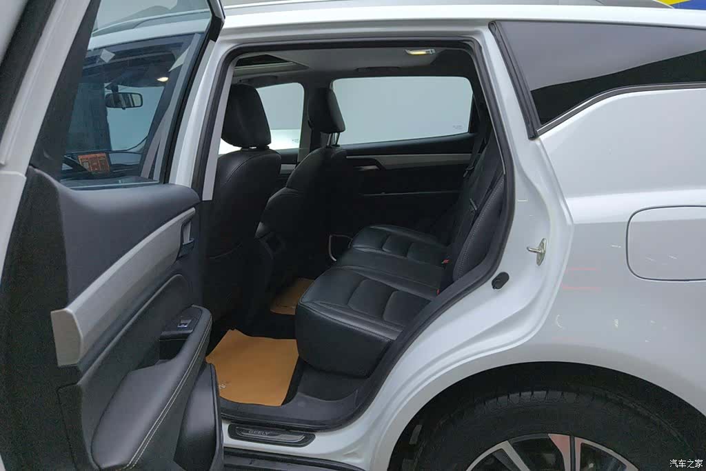 Geely X6, 2020 11
