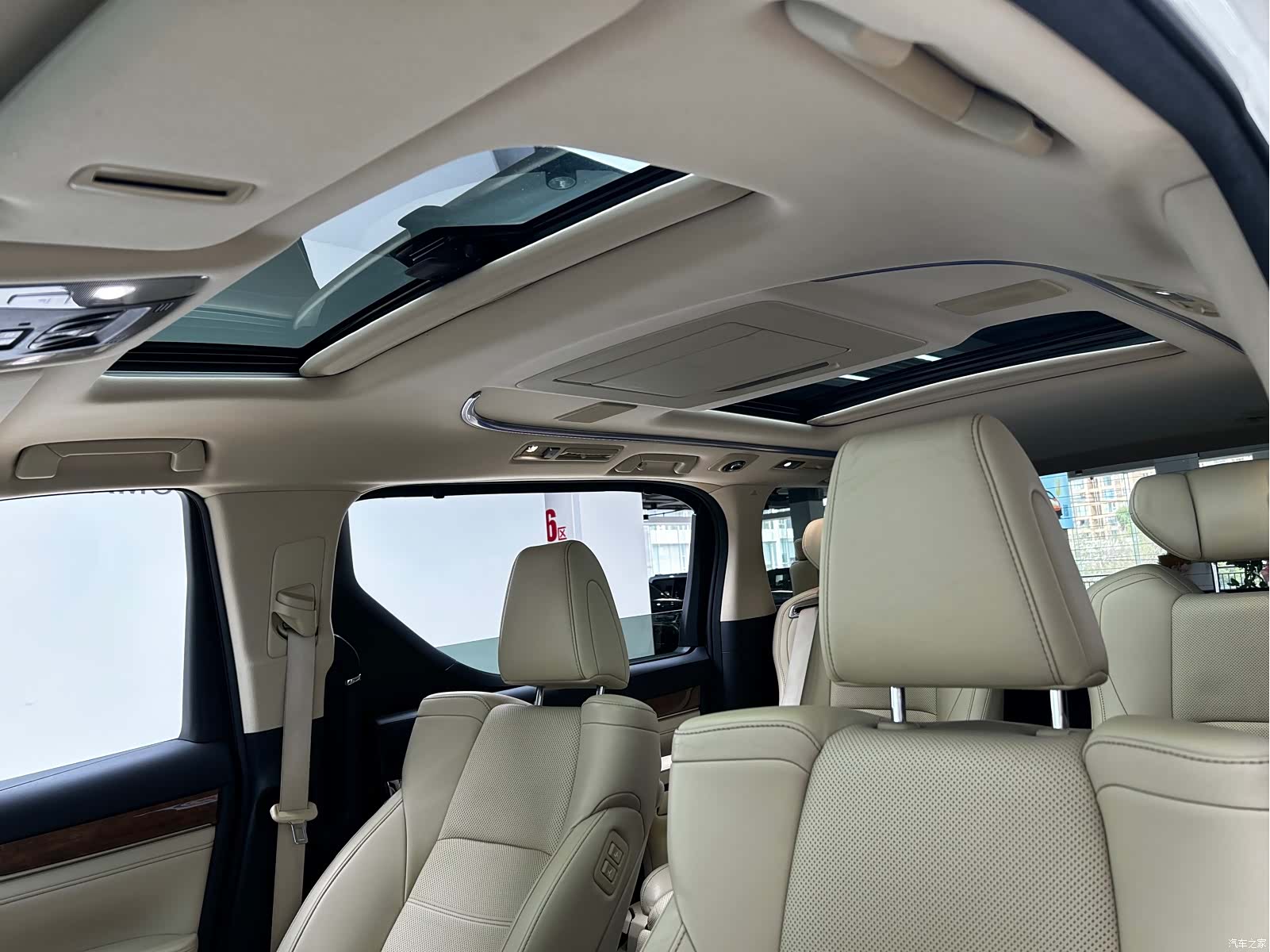 Toyota Alphard, 2015 12