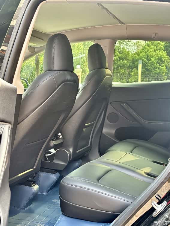 Tesla Model Y, 2023 7