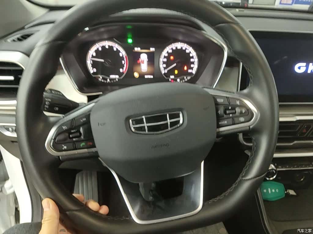Geely Coolray, 2022 11