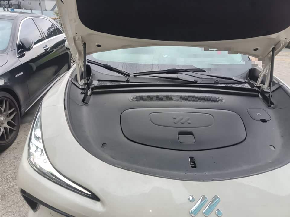 IM Motors Zhiji LS6 IM Motors Zhiji LS6