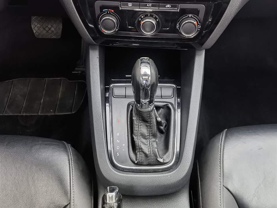 Volkswagen Sagitar Volkswagen Sagitar