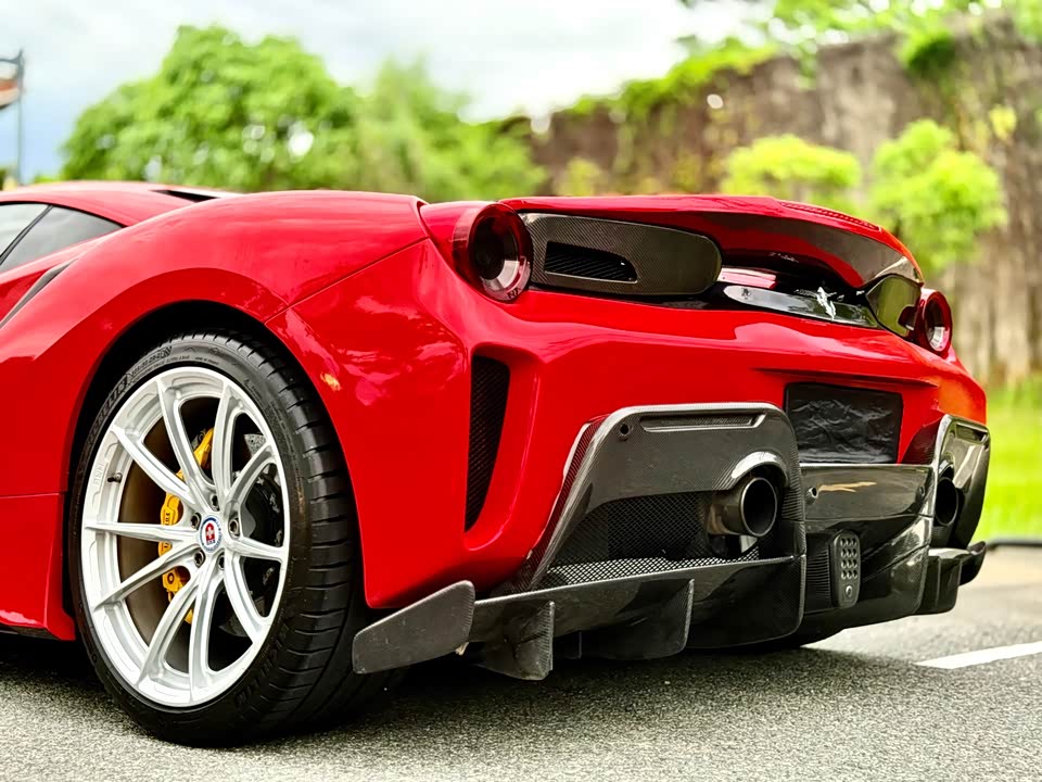 Ferrari 488
