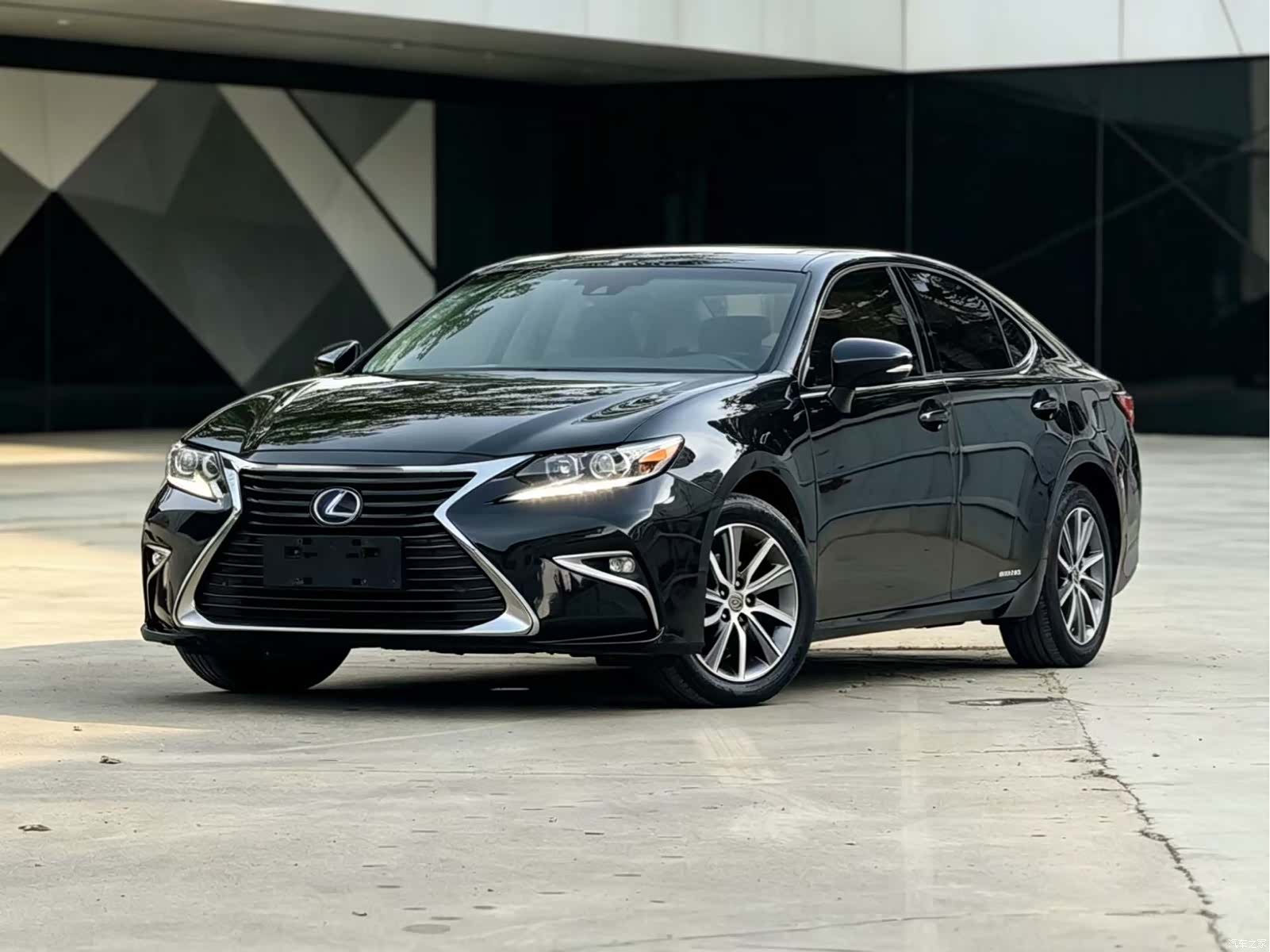 Lexus ES, 2017 3