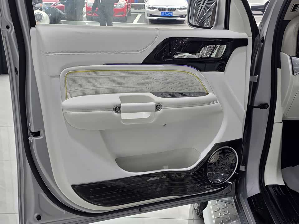 CrossBoundary Co-creation tank 300