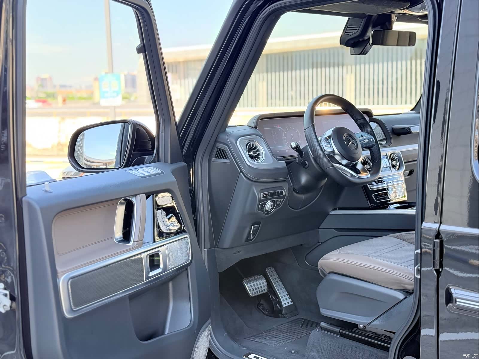 Mercedes-Benz G-Class, 2023 4