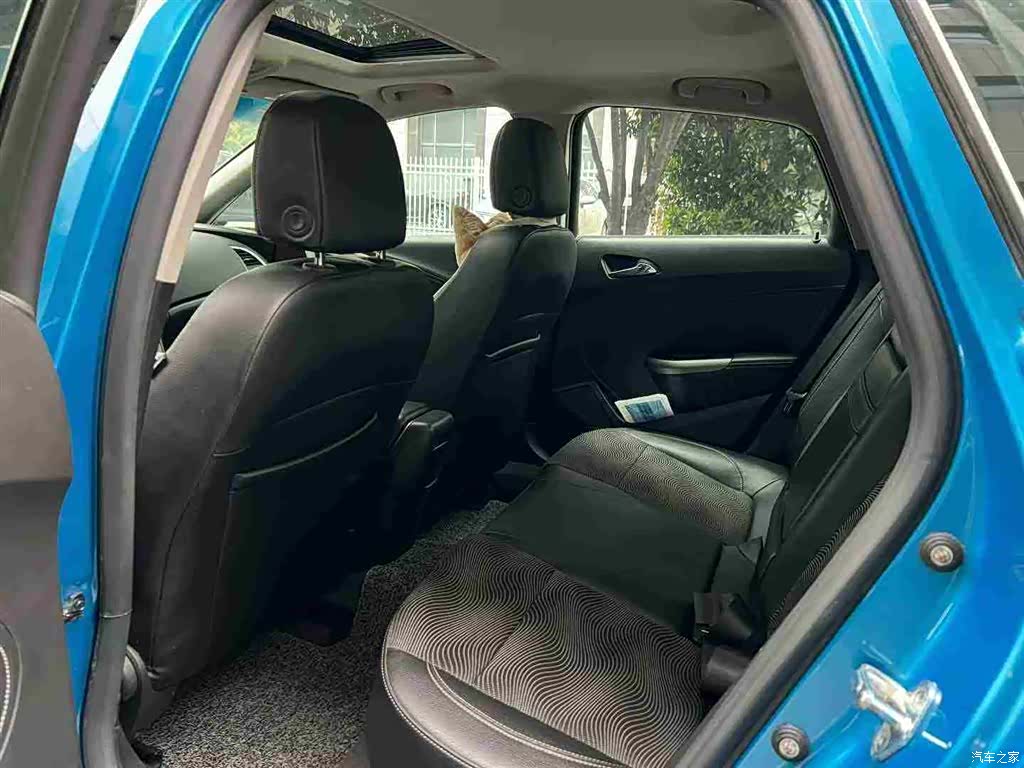 Buick XT, 2010 9