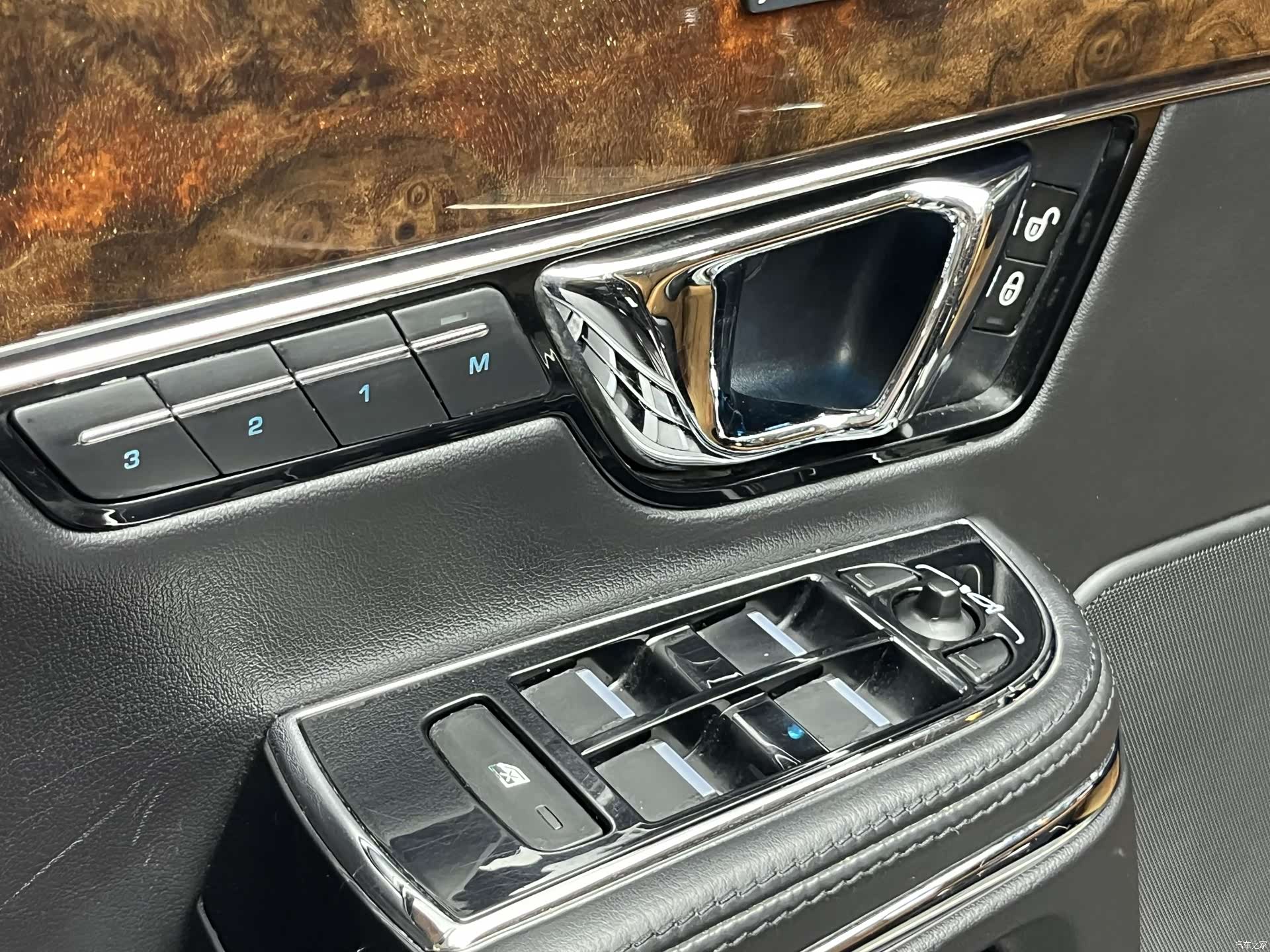Jaguar XJ, 2015 13