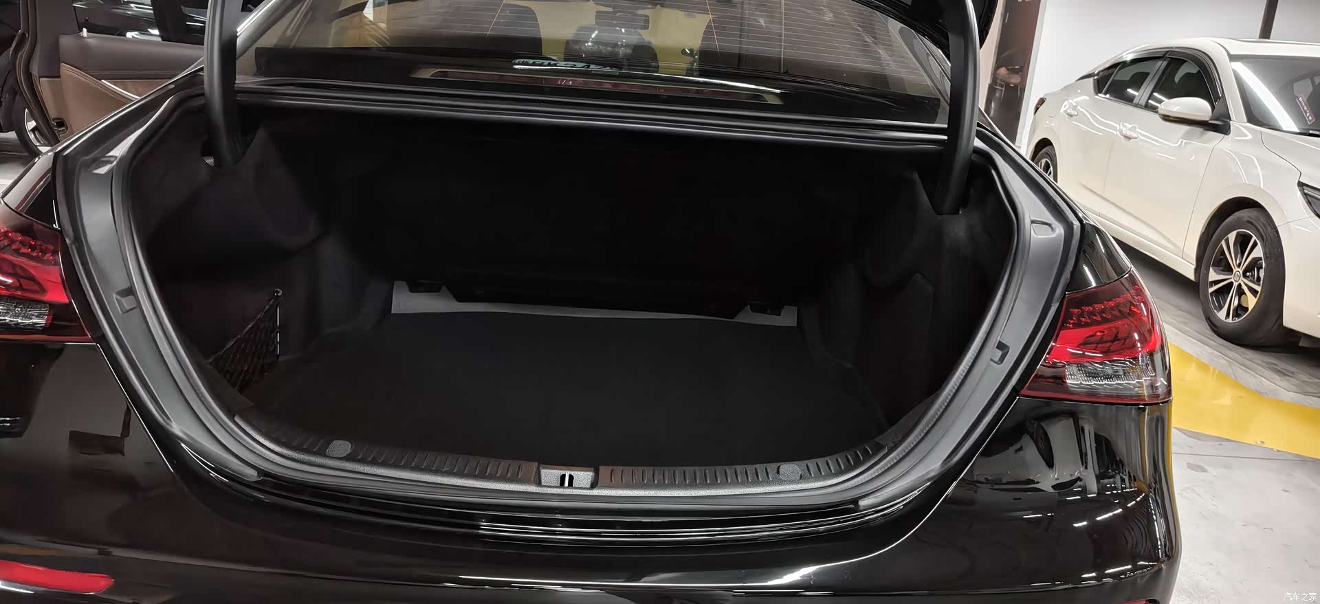 Mercedes-Benz E-Class, 2023 16