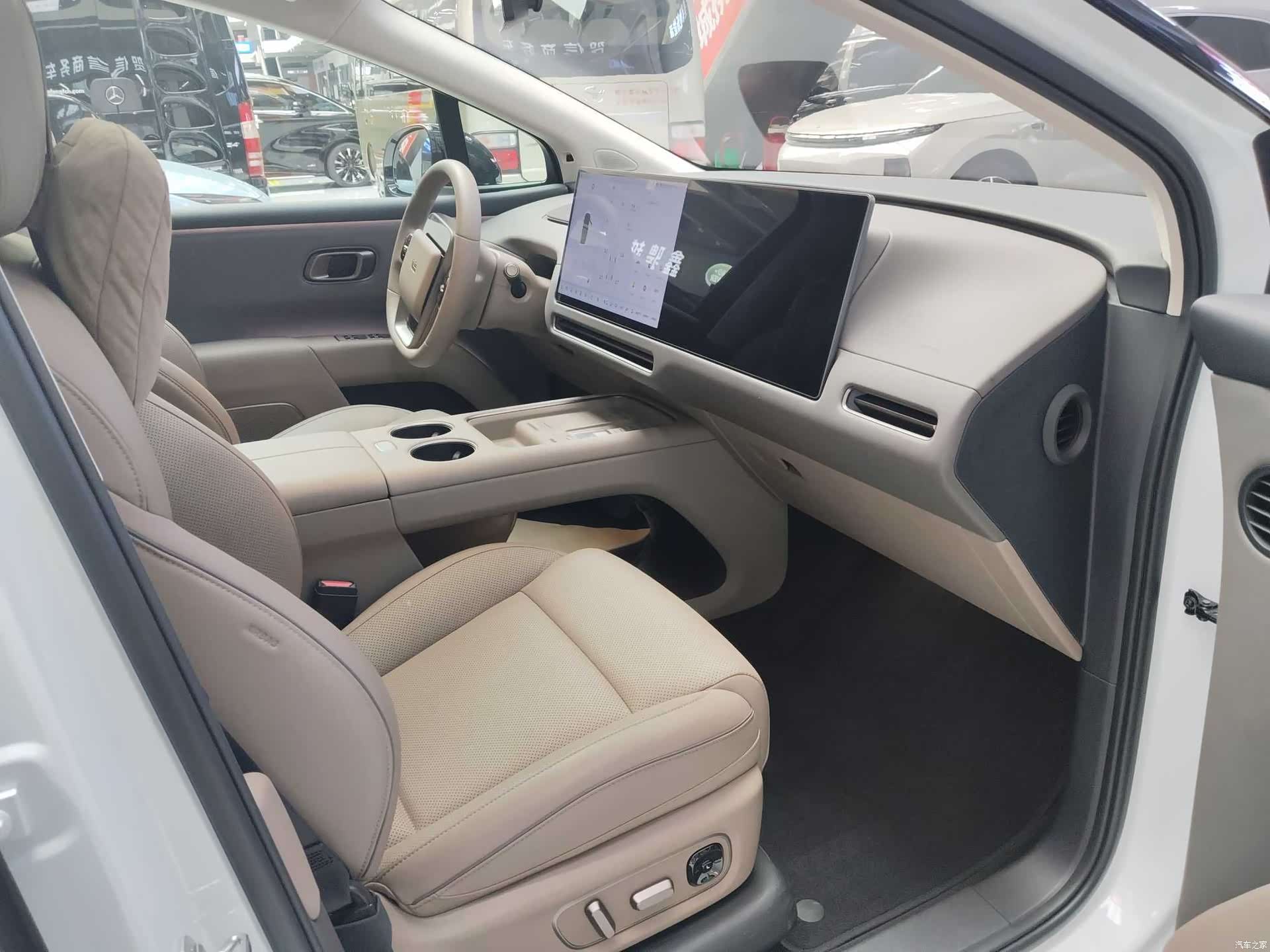 Li Auto i8, 2025 14