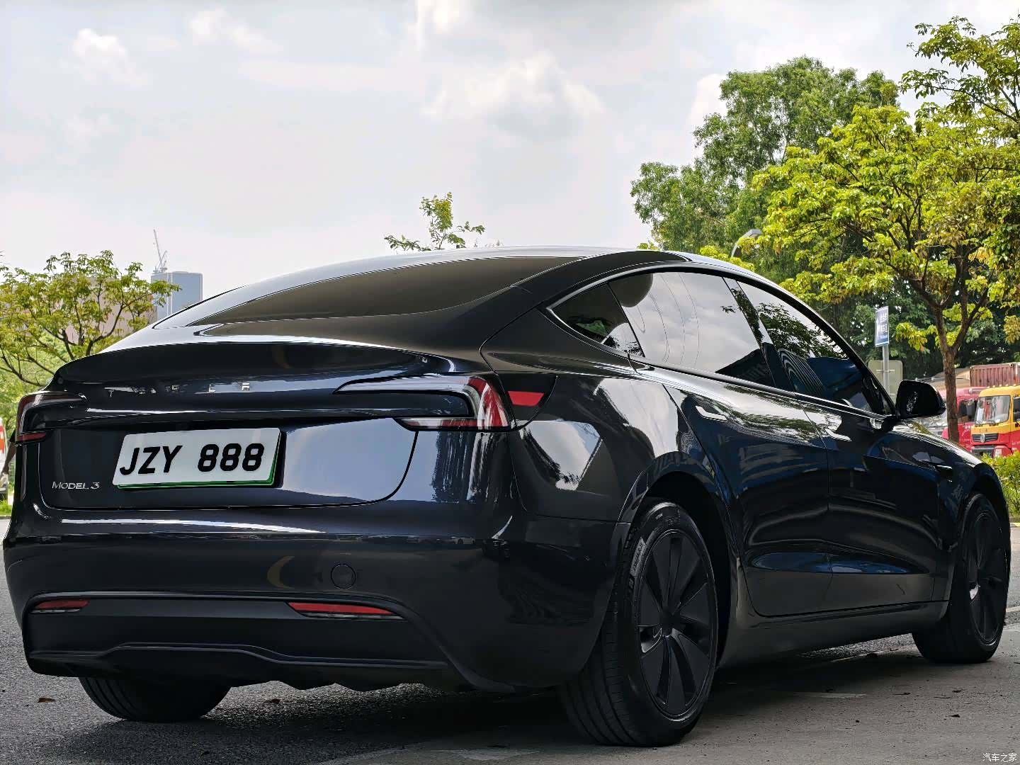 Tesla Model 3, 2025 6