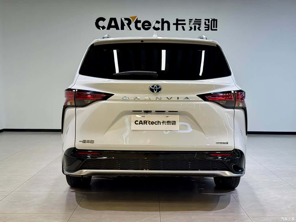 Toyota Granvia, 2024 все фото