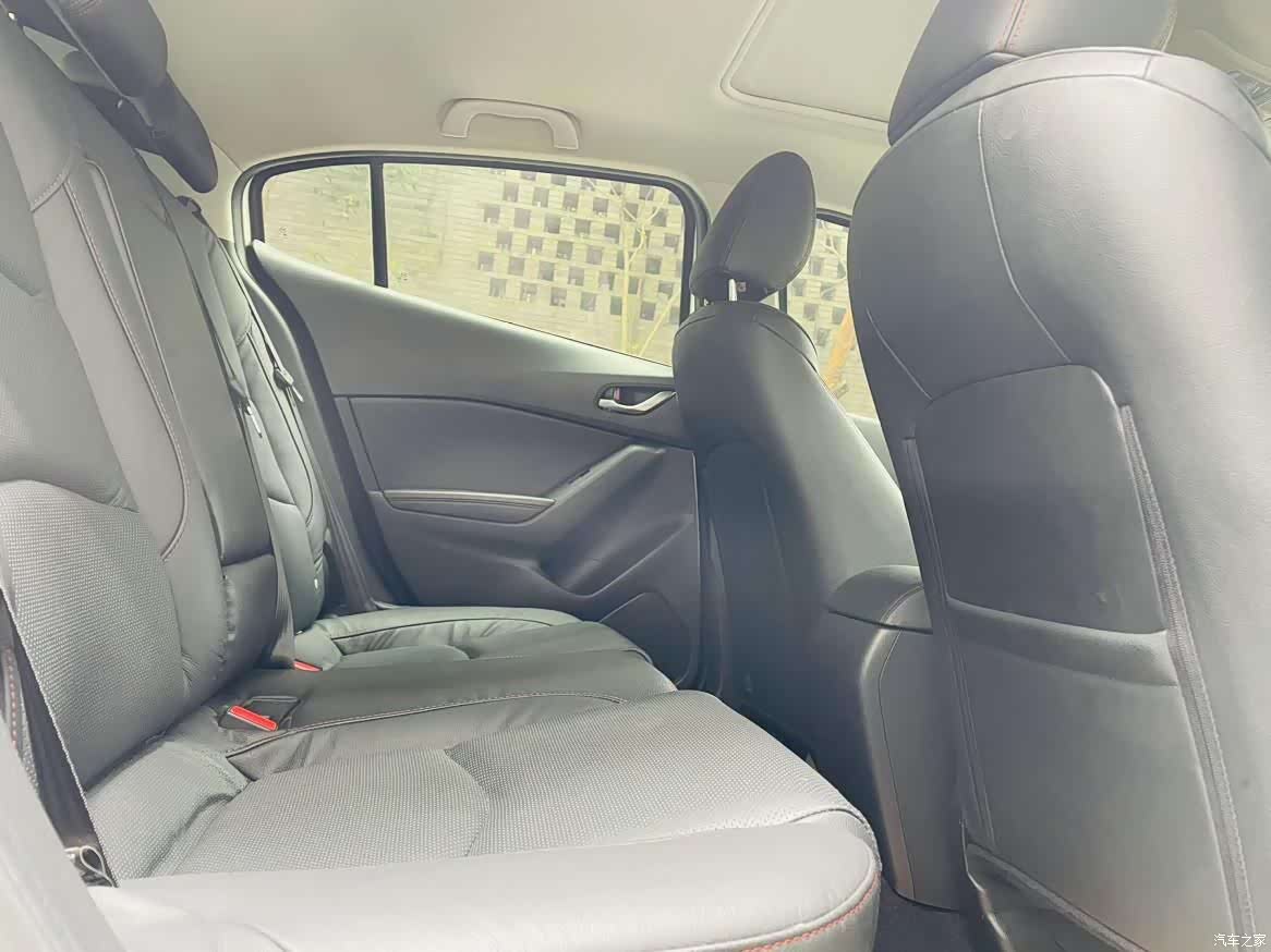 Mazda Mazda3, 2015 12