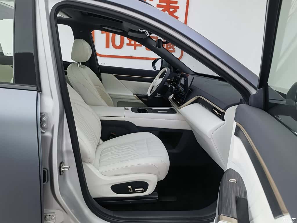 DongFeng eπ008, 2025 23