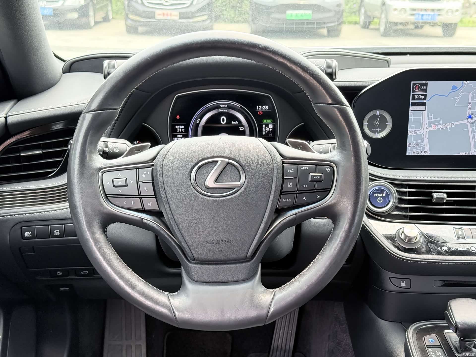 Lexus LS, 2021 9