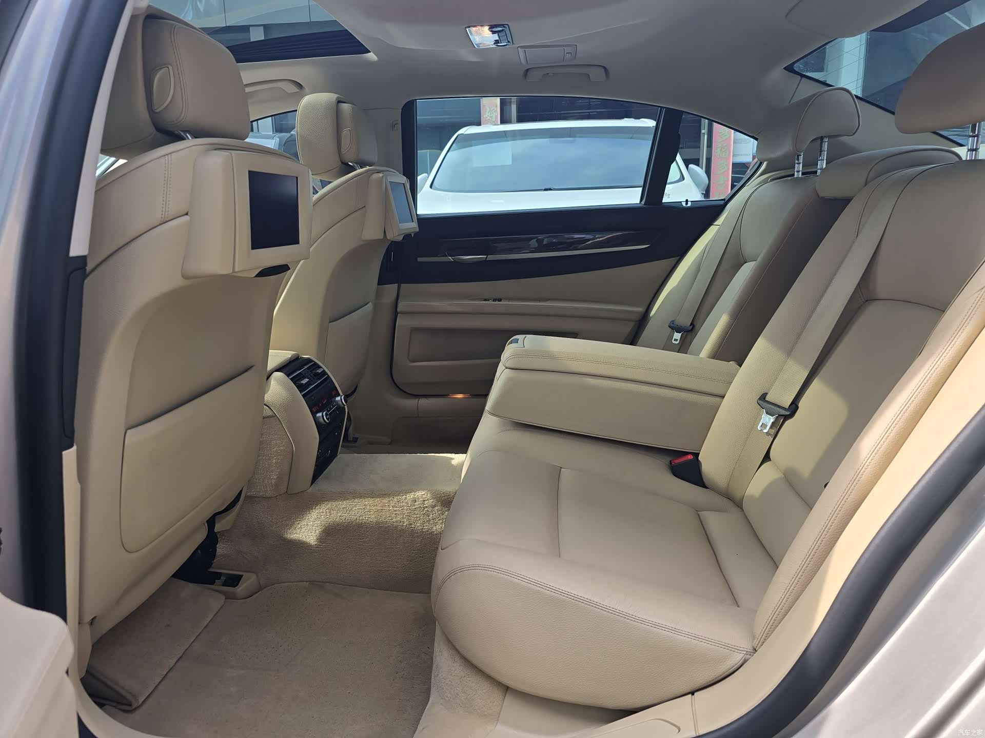 BMW 7 Series, 2011 10