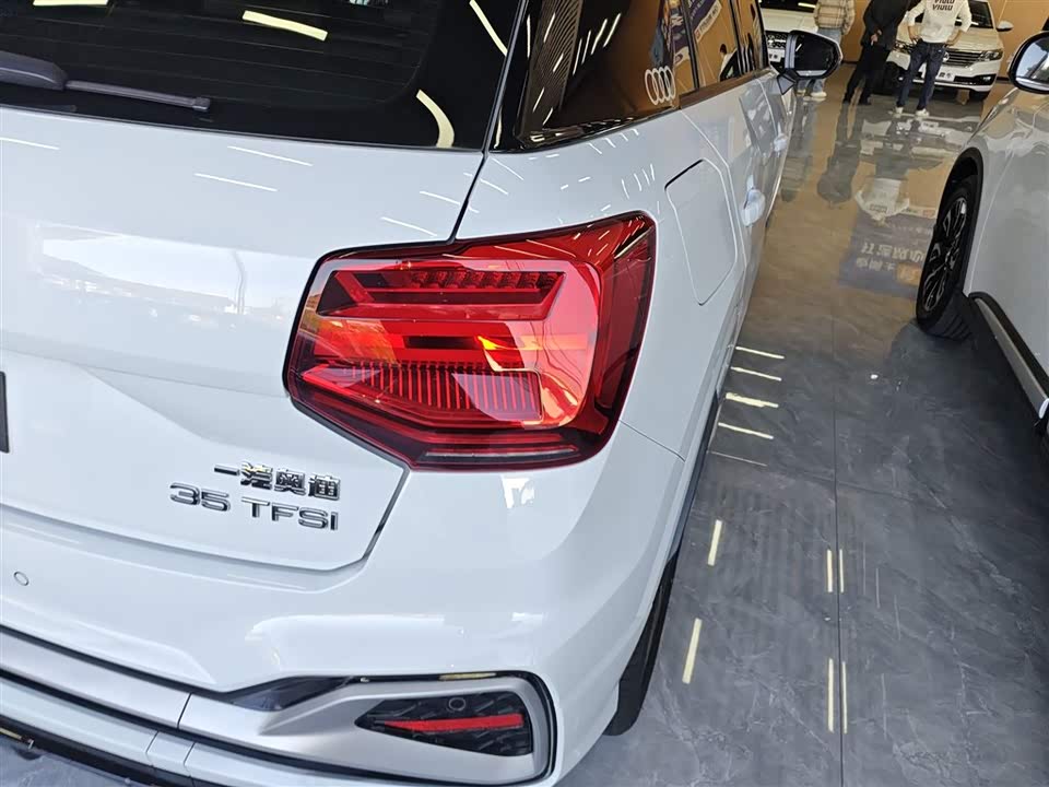 Audi Q2L