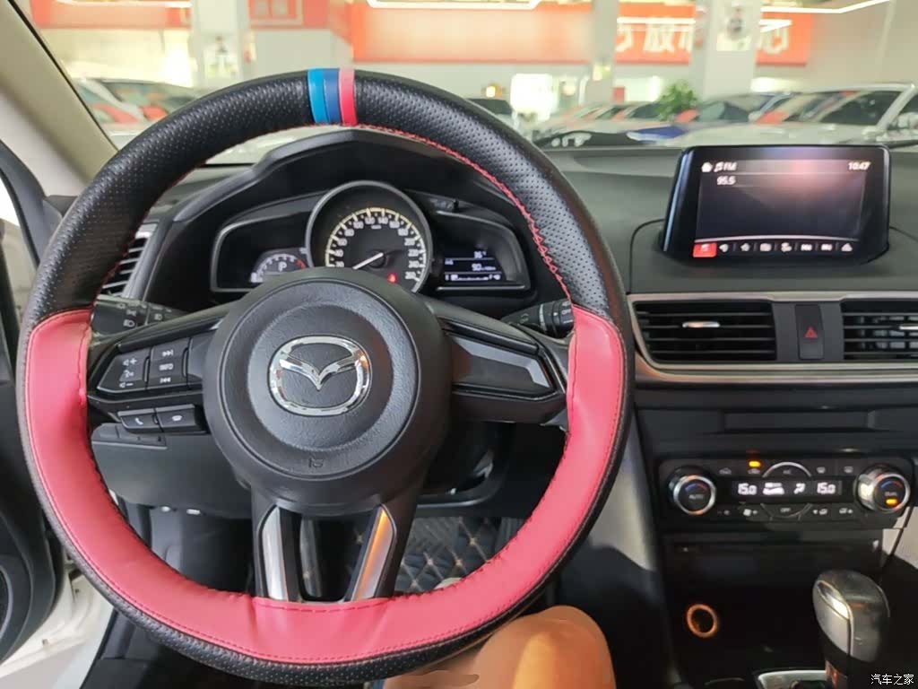 Mazda Mazda3, 2017 10