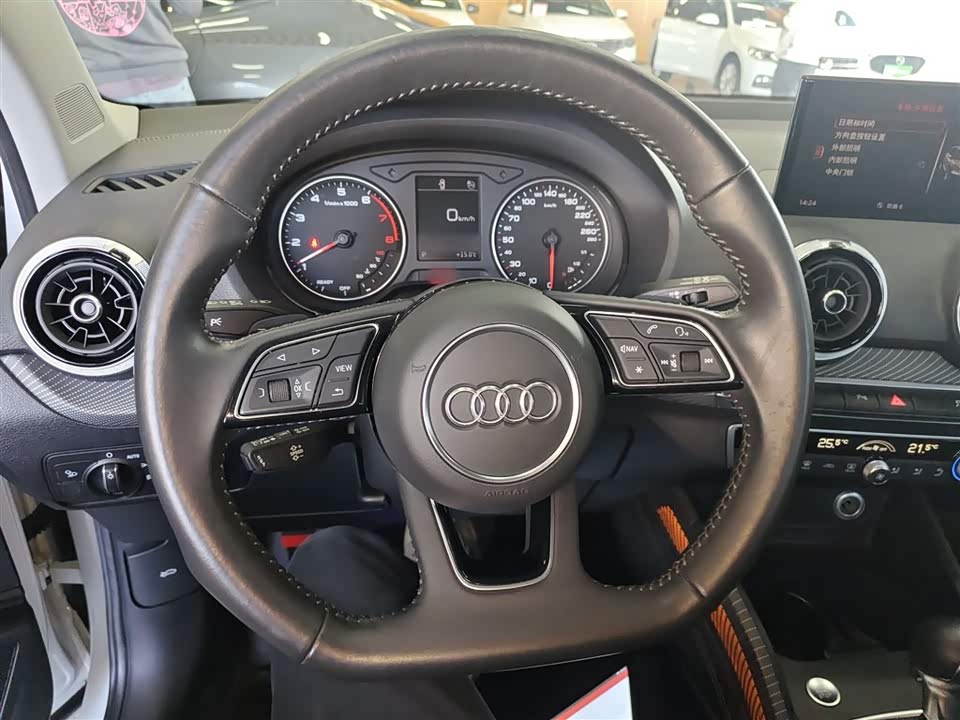 Audi Q2L