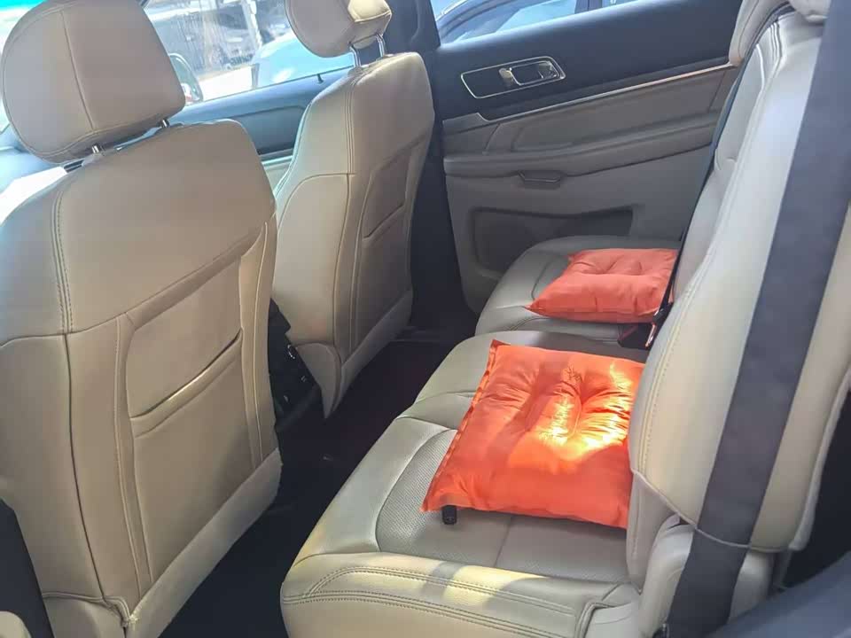 Ford Explorer Ford Explorer