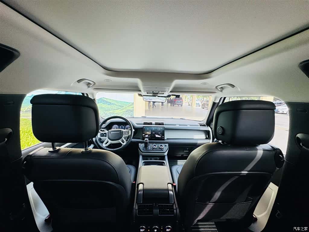 Land Rover Defender, 2023 6