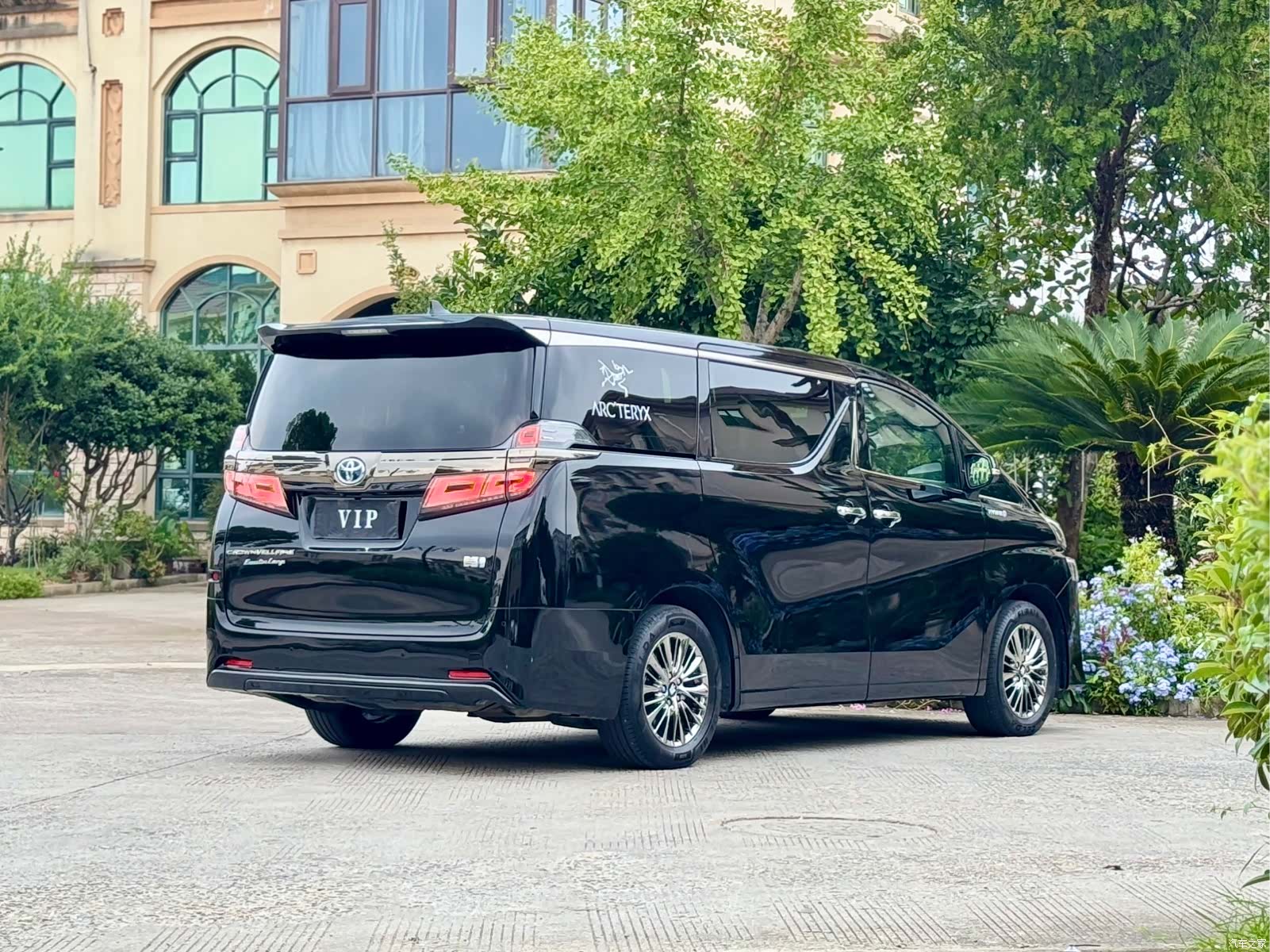 Toyota Vellfire, 2023 23