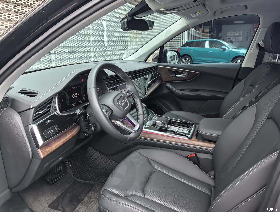 Audi Q7, 2025 13