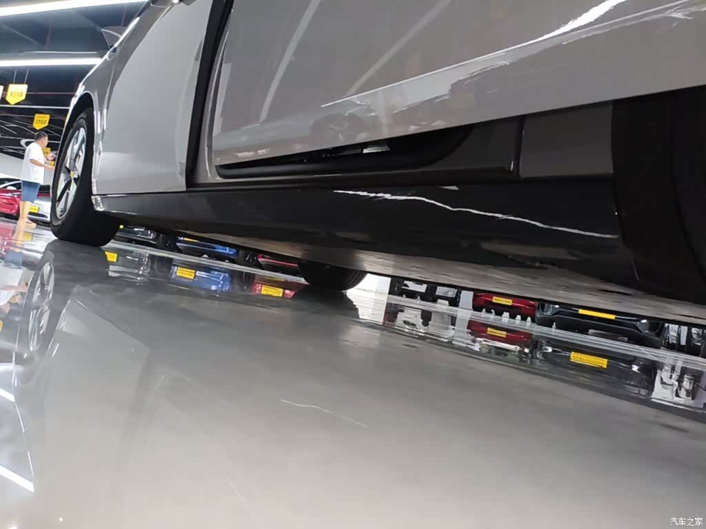 Li Auto MEGA, 2025 21