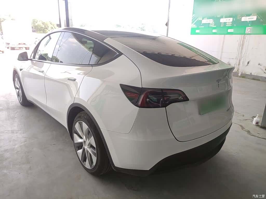 Tesla Model Y, 2022 все фото
