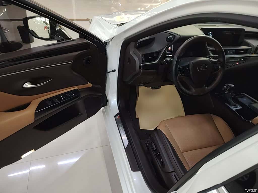 Lexus ES, 2020 16