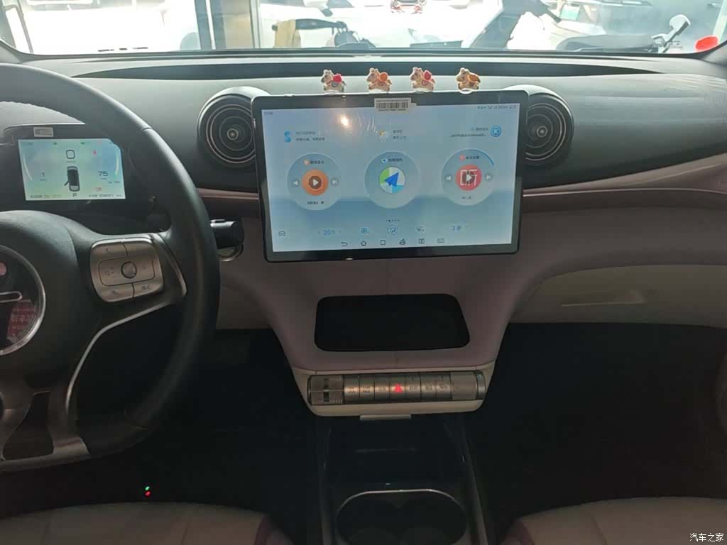 BYD Dolphin, 2022 13