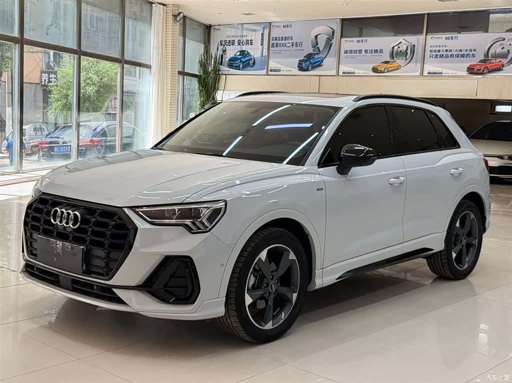 Audi Q3, 2023 1