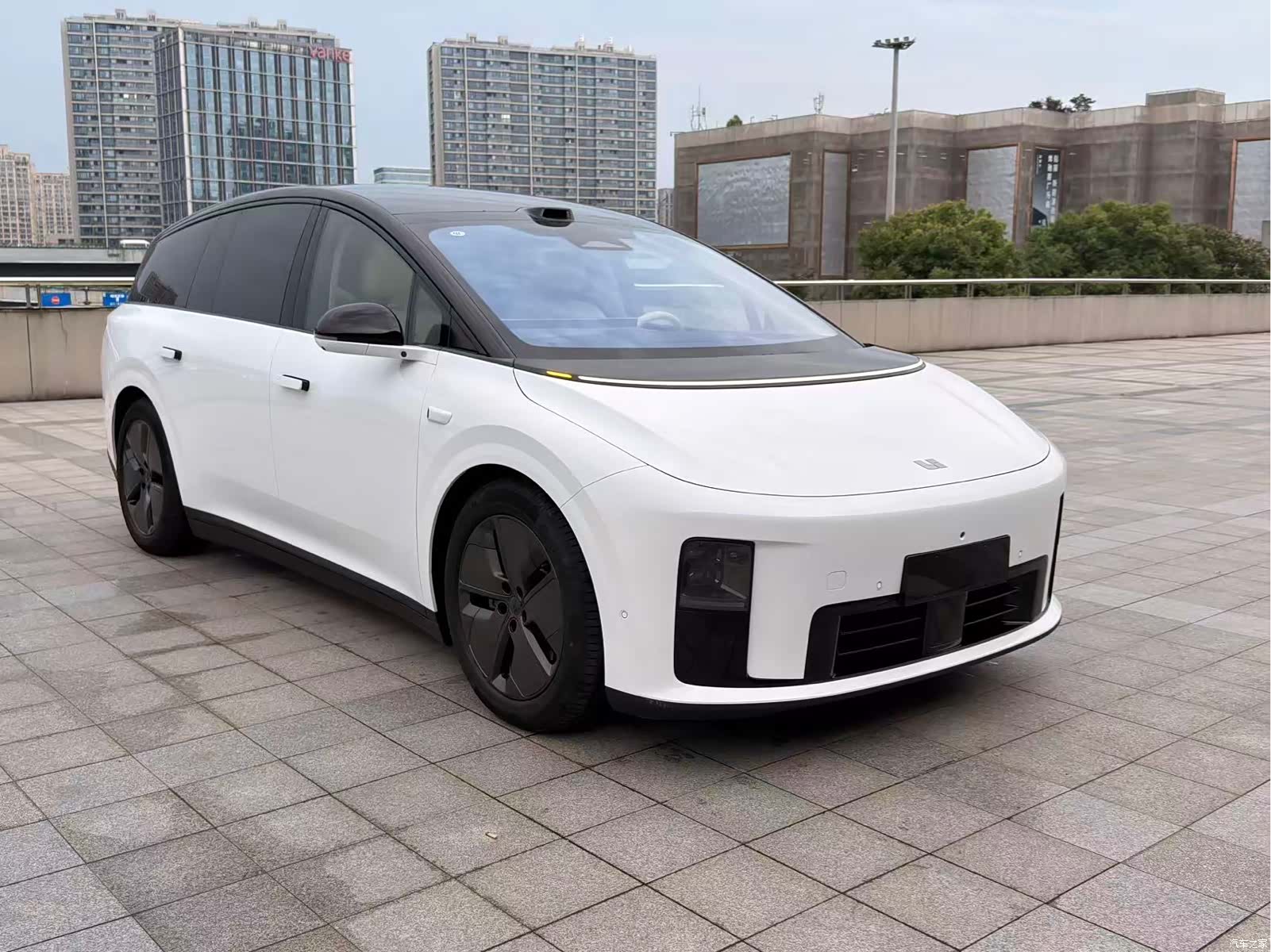 Li Auto i8, 2025 3